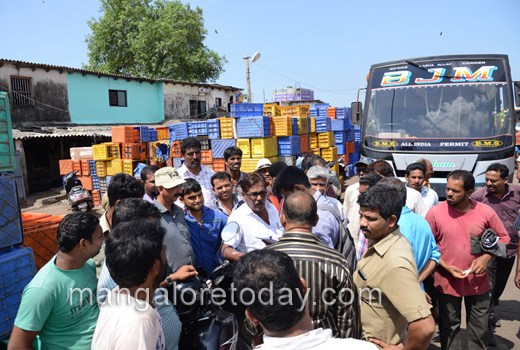 Miscreants torch nearly 500 fish crates at Bunder    1